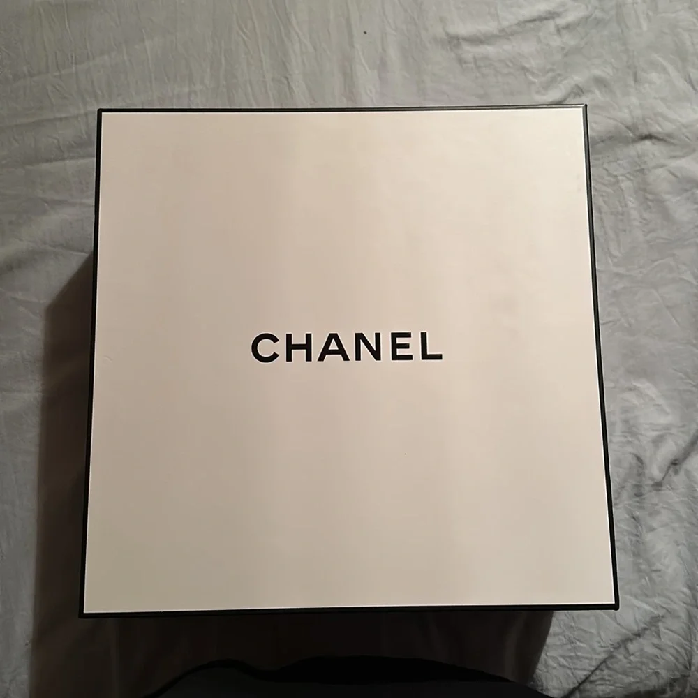 Chanel box authentic - Picture 2 of 5